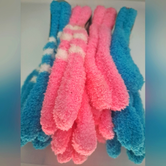 NEW Super Soft Snugadoo Too Gloves Bundle (4) - Picture 2 of 6